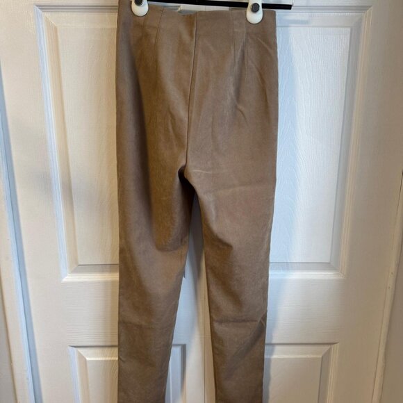 GOLD BUTTON SOFT HIGH RISE LEGGINGS - Picture 5 of 6